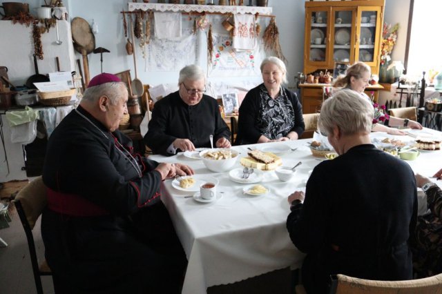 b_1024_768_0_00_images_2022_2023_Wydarzenia_biskup_331688738_708956660931896_7586990468462079973_n